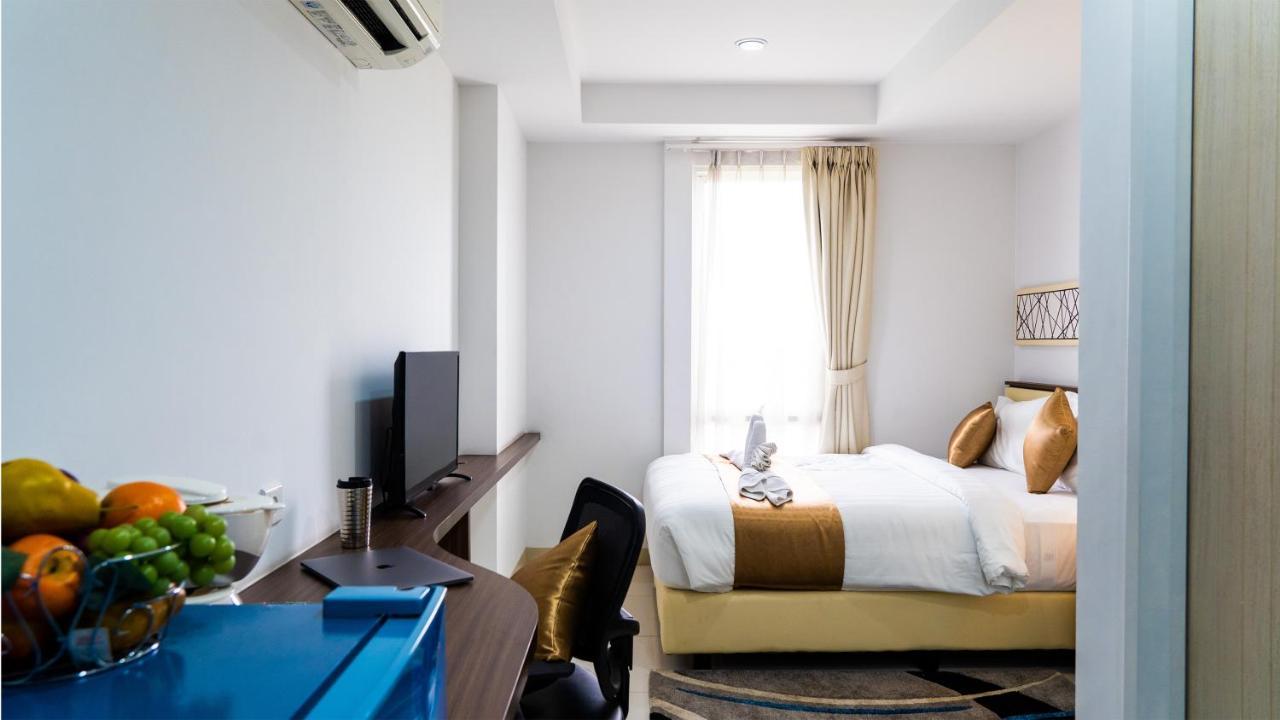 Azalea Suites Cikarang By Jayakarta Group Бекаси Екстериор снимка