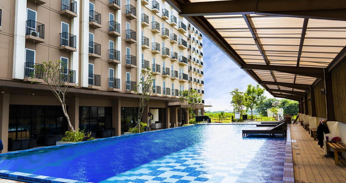 Azalea Suites Cikarang By Jayakarta Group Екстериор снимка